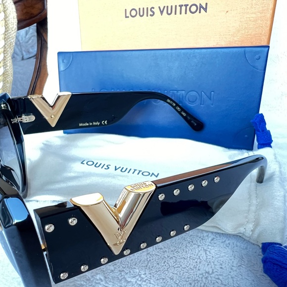 Authentic Louis Vutton Sunglasses!! Black color with gold motives! Brand New!!! - Picture 7 of 15